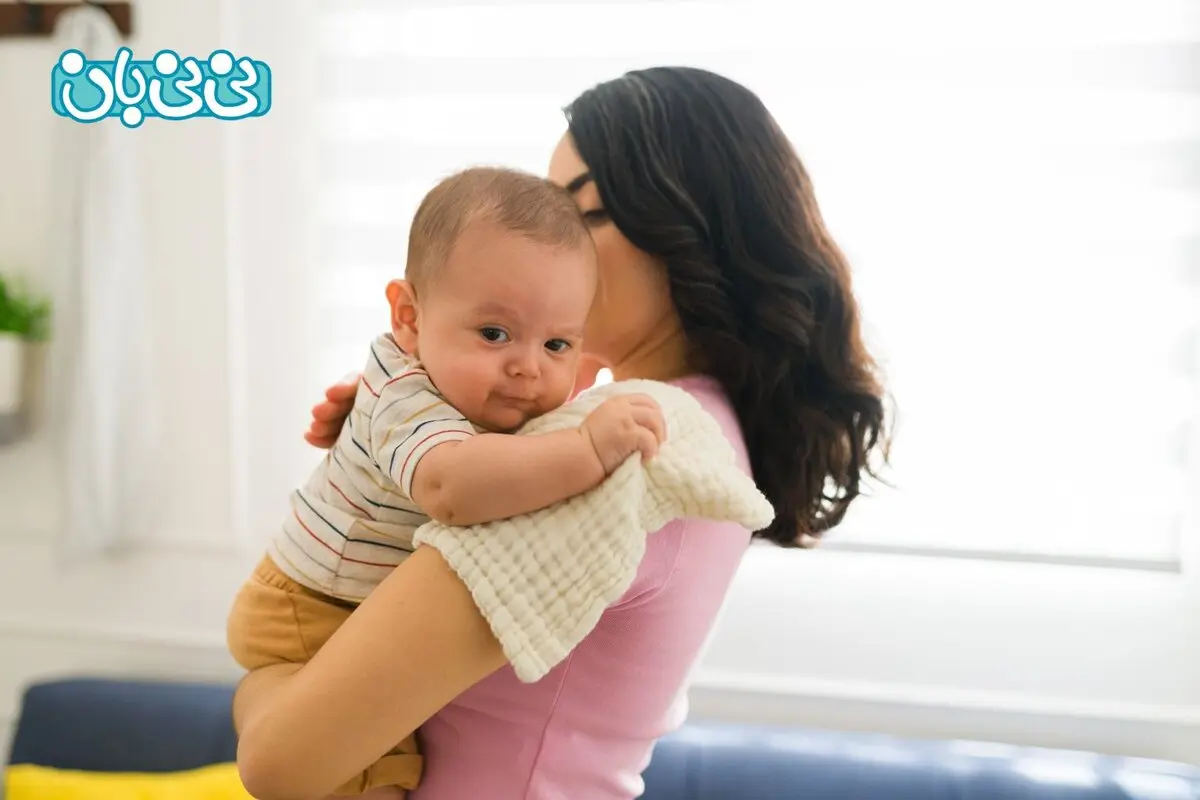 تا چند ماهگی باید آروغ نوزاد را بگیریم؟ سریع‌ترین روش گرفتن باد گلوی نوزاد
