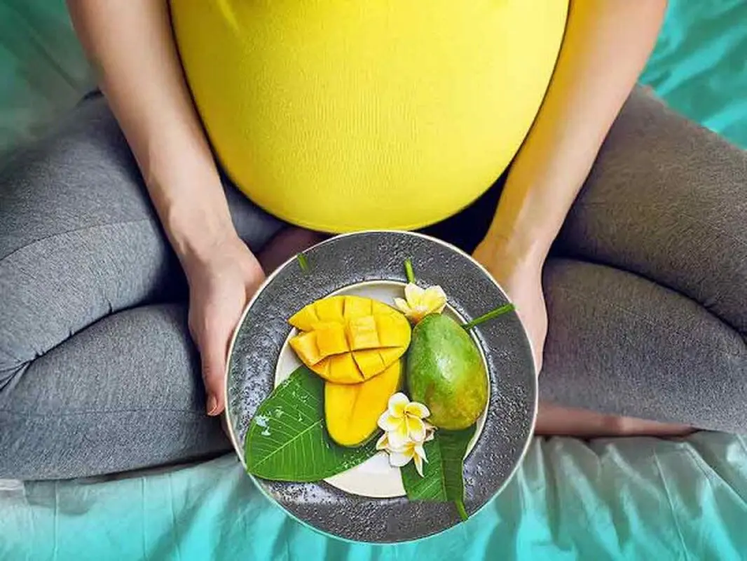 خوردن انبه در بارداری؛ آیا بی‌خطر است؟ + راهنمای کامل