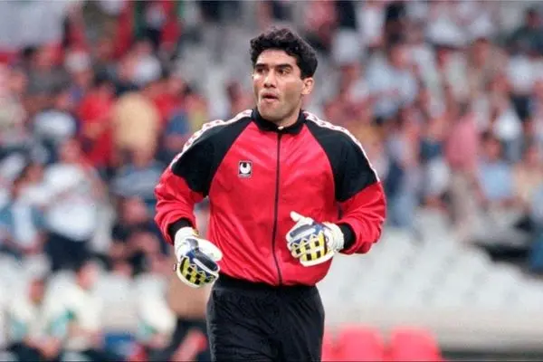 عکس زیرخاکی از احمدرضا عابدزاده و فرزندانش نگار و امیر