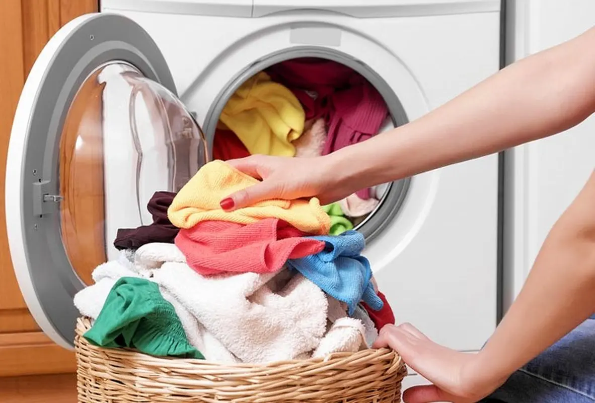 ترفندهای شستن لباس/ برای رنگ نگرفتن لباس ها در لباسشویی چه کنیم؟