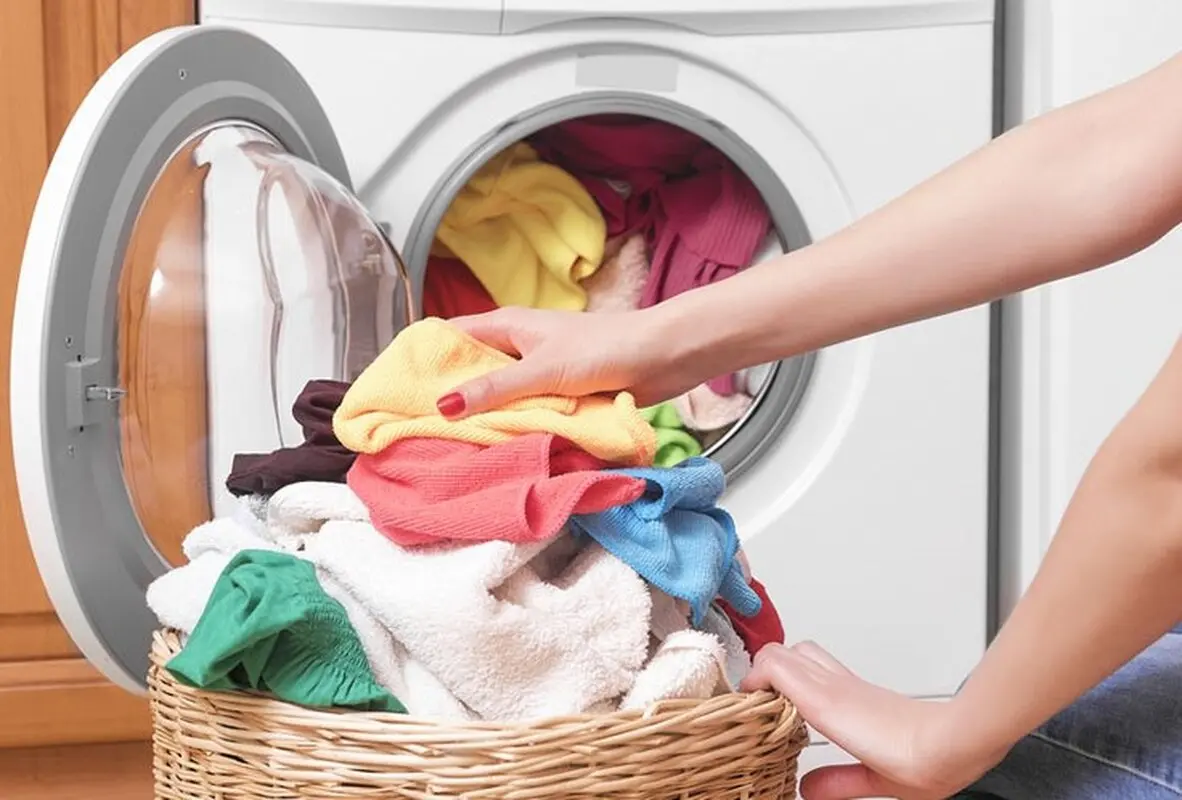 ترفندهای شستن لباس/ برای رنگ نگرفتن لباس ها در لباسشویی چه کنیم؟