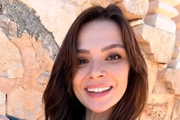 جذابیت استایل‌ آلیا در «شهر دور»؛ ترکیبی از سادگی و شکوه!