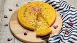 طرز پخت کیک گلاب و زعفران با  بافت پفکی و طعم بی نظیر 