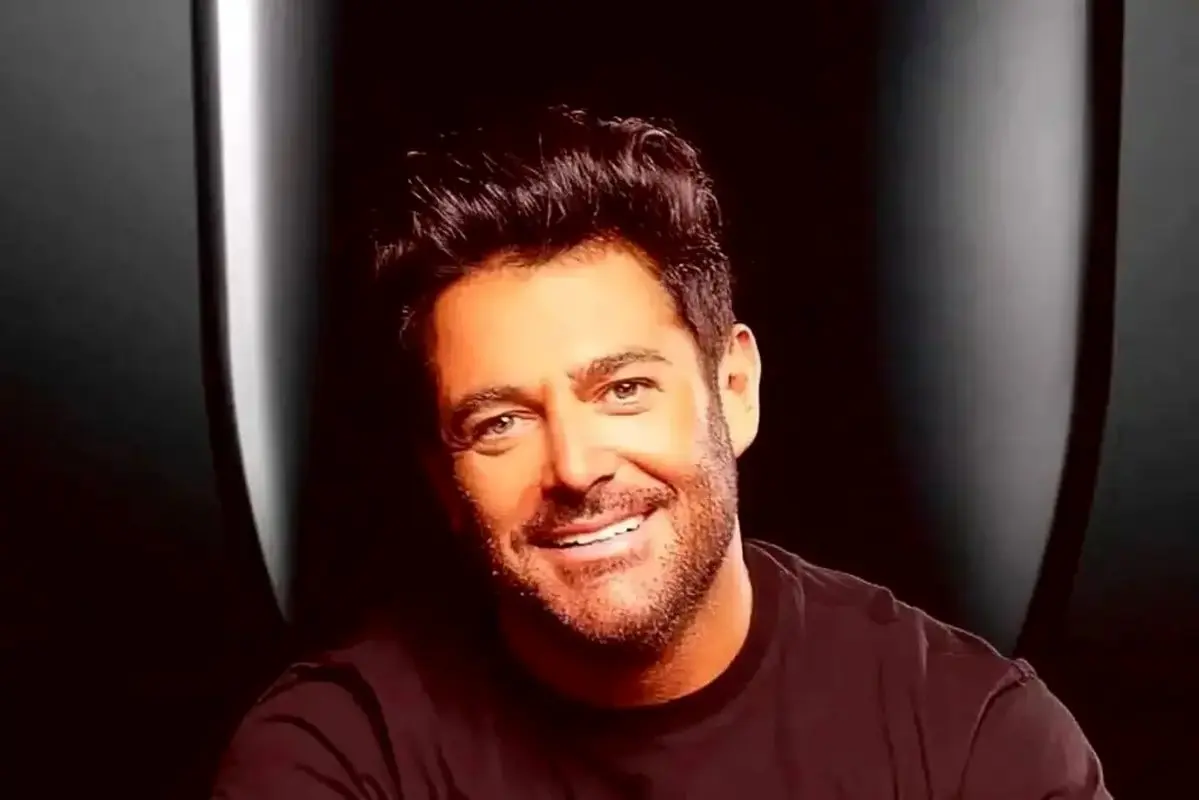 رونمایی محمدرضا گلزار از ماشین خفن خارج اش + عکس