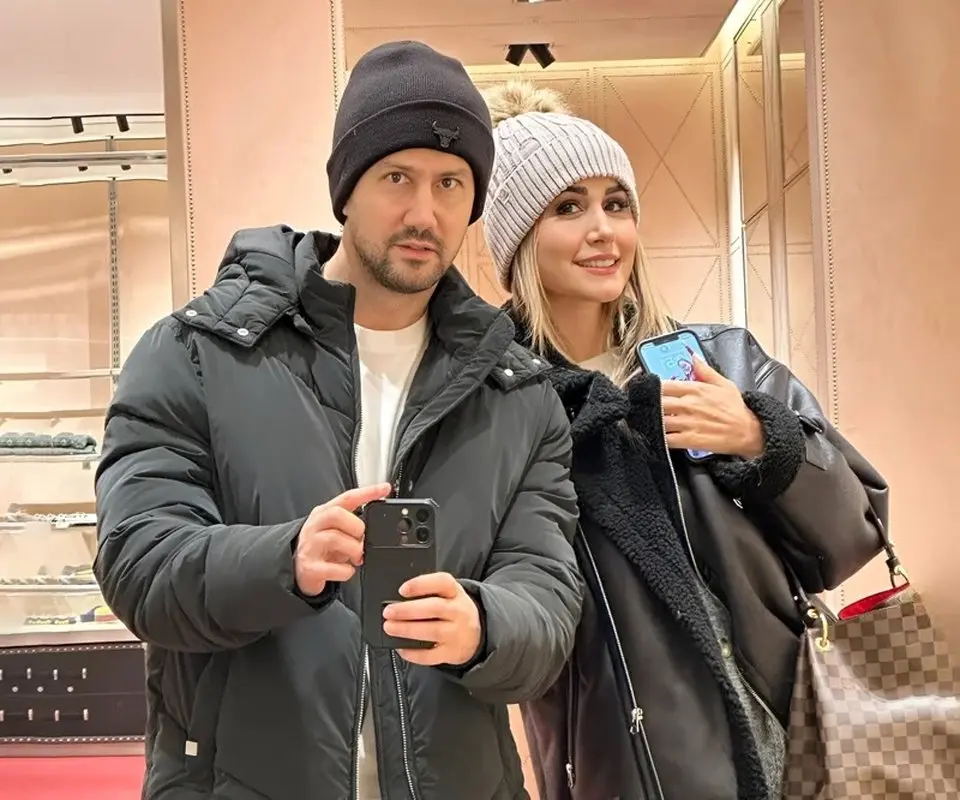 عکس عاشقانه شاهرخ استخری و همسرش در بلژیک