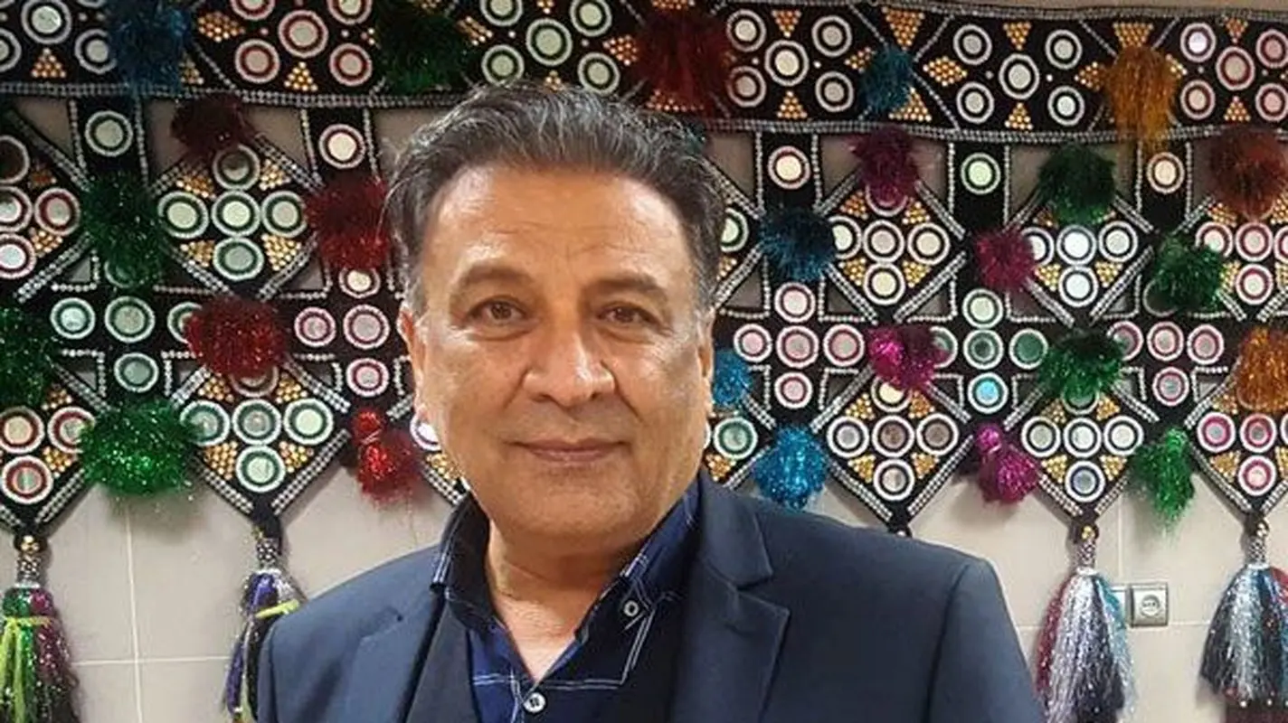 قاب زیبا و خانوادگی آقای بازیگر در کنار عروس و پسرش؛ آیا نوه در راه است؟