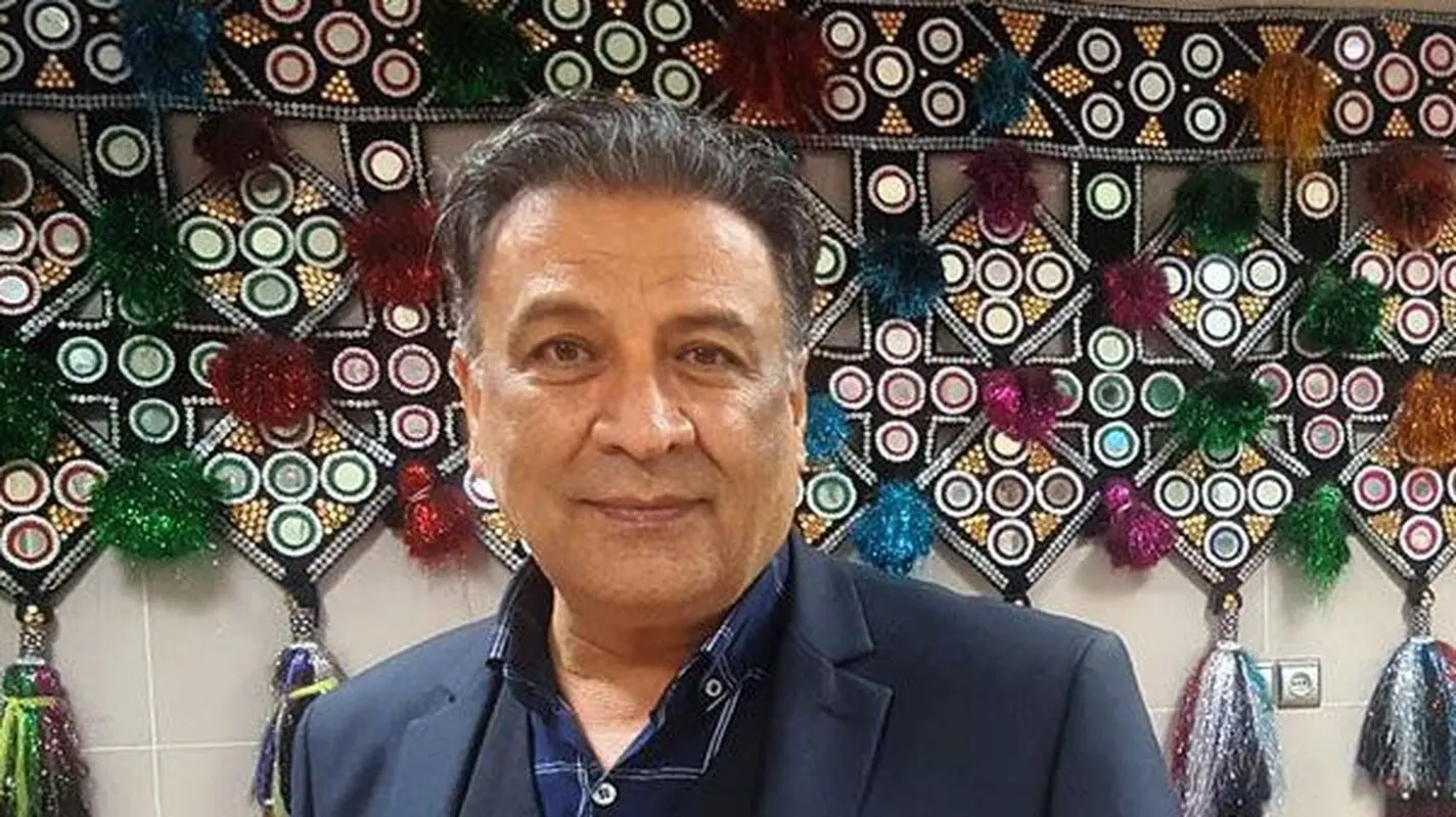 قاب زیبا و خانوادگی آقای بازیگر در کنار عروس و پسرش؛ آیا نوه در راه است؟