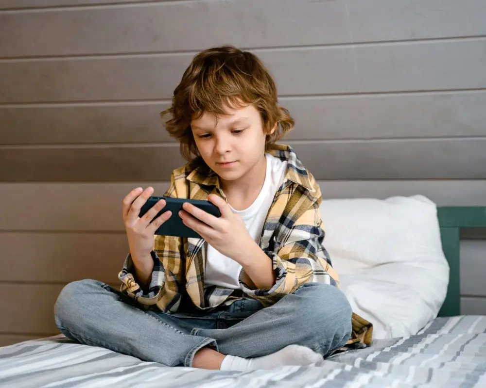 هر ساعت استفاده از صفحه نمایشگر خطر نزدیکبینی را افزایش میدهد