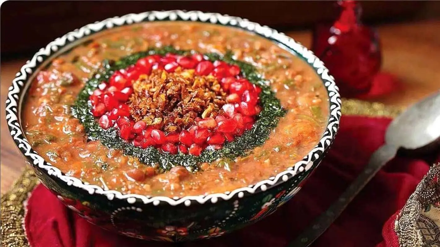 طرز تهیه آش انار تهرانی؛ غذای ویژه شب یلدا