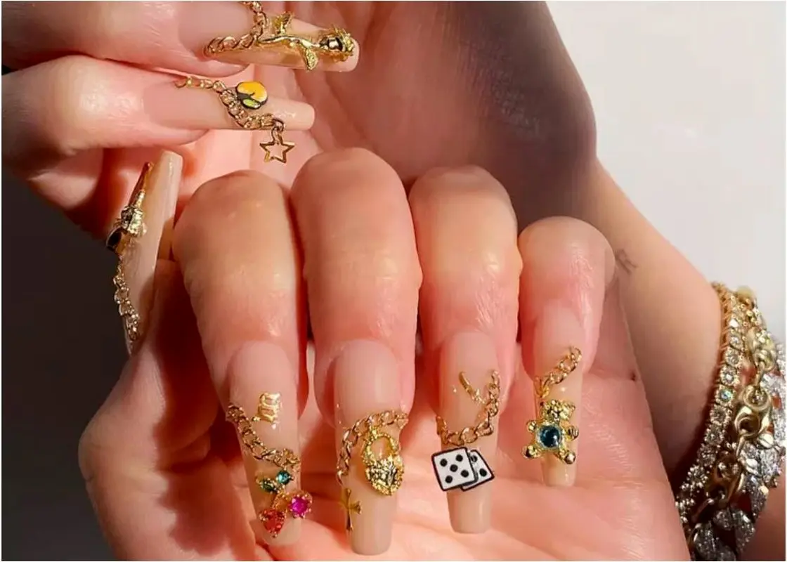 دیزاین ناخن با اکسسوری چه شکلی می شود؟! (تصاویر)