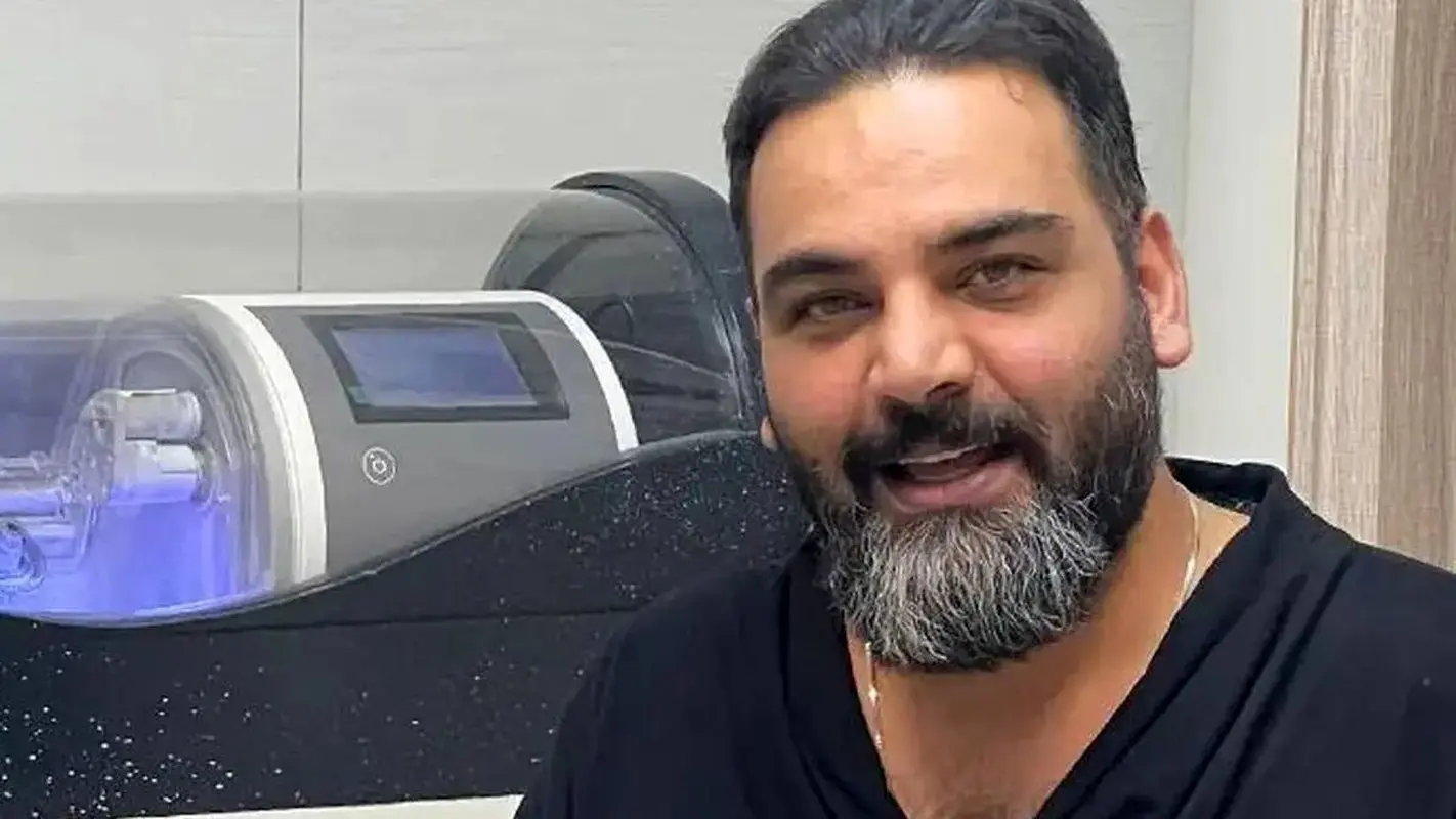 رقیب تازه‌ جذاب احسان علیخانی معرفی شد / برادر خوشتیپ و قدبلندش + عکس