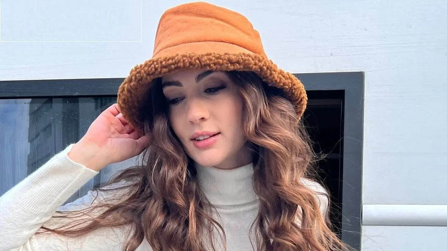 بورجو اوزبرک با چهره نچرال و ساده‌اش؛ حس غم در نگاه بازیگر ترکیه‌ای/ادیت