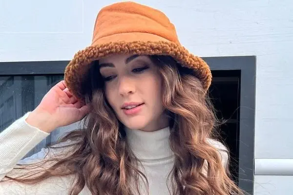 بورجو اوزبرک با چهره نچرال و ساده‌اش؛ حس غم در نگاه بازیگر ترکیه‌ای/ادیت