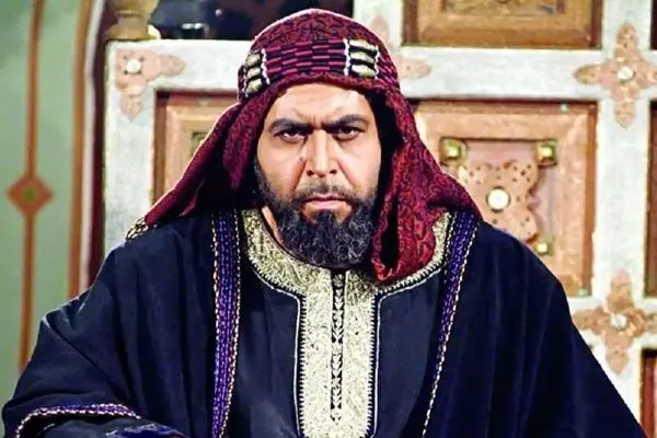 آیا این فرهاد اصلانی است؟ عکس زیرخاکی با کت دهه شصتی!