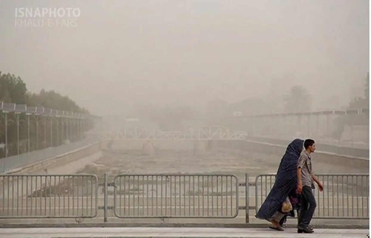 ریزگردها را با غبار ساده اشتباه نگیرید/ در خانه بمانید