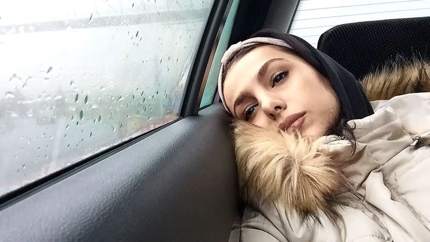 گردش جوانه دلشاد در تهران با استایل لاکچری و چند لایه جین