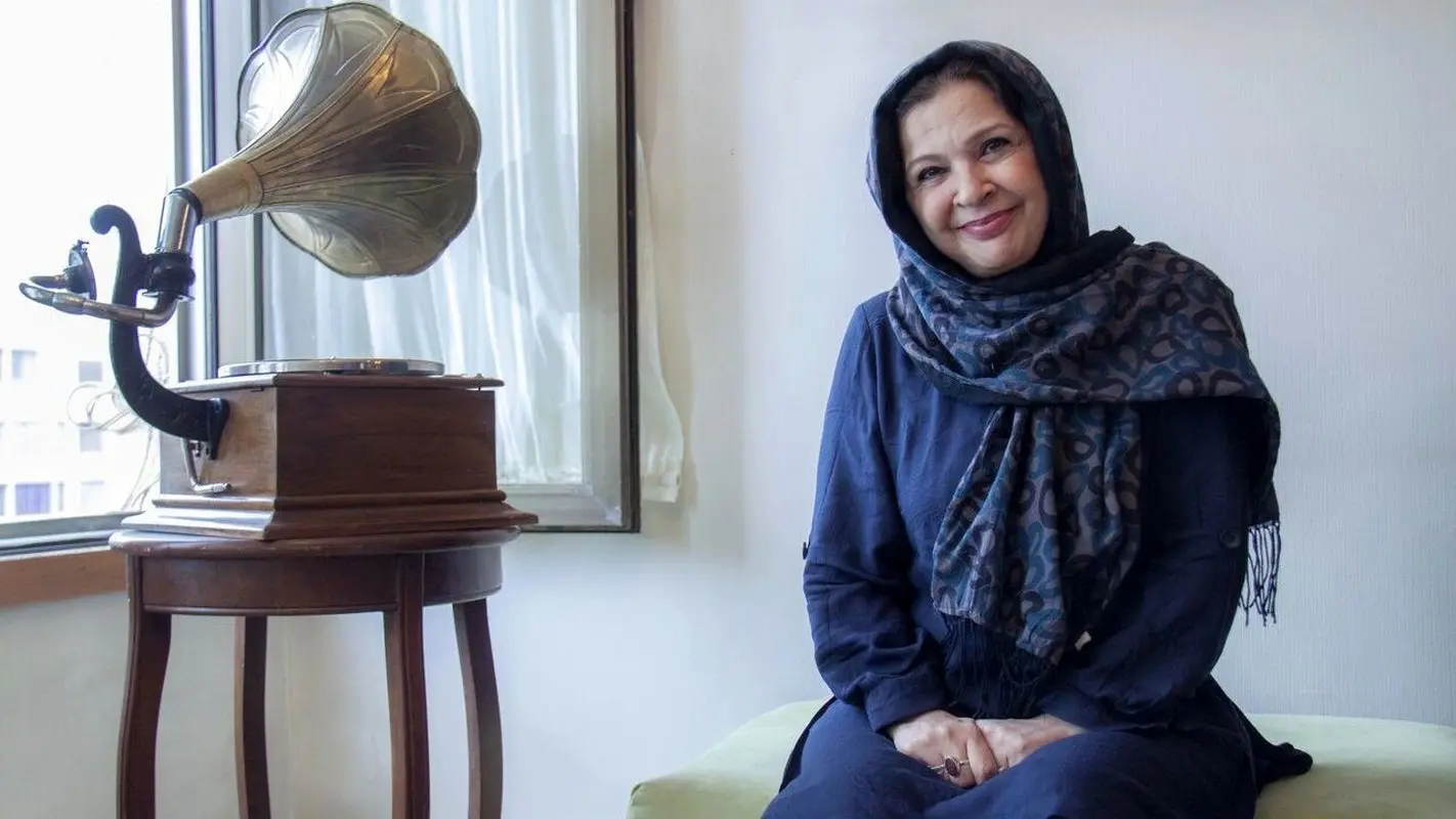 عکس زیرخاکی از افسر اسدی / کودکی خانم بازیگر توجه را جلب کرد!