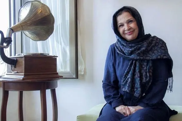 عکس زیرخاکی از افسر اسدی / کودکی خانم بازیگر توجه را جلب کرد!