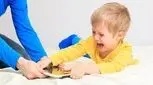 چرا فرزندم در بیرون از خانه مودب است، اما در خانه بی ادبی می کند؟