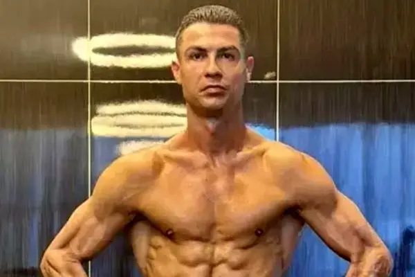 تصاویری تکان دهنده از کریستیانو رونالدو که نشان میدهد او با آدم های عادی فرق دارد!