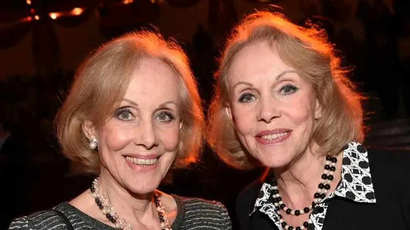 جزئیات تلخ از خودکشی خواهران دوقلوی ستاره موسیقی/ خاکسترشان کنار مادر دفن شد