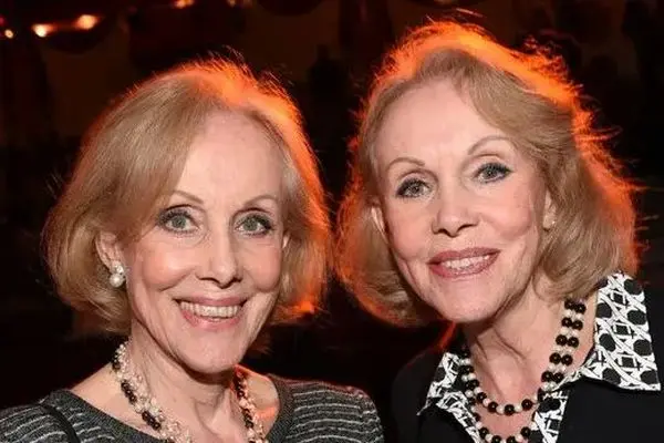 جزئیات تلخ از خودکشی خواهران دوقلوی ستاره موسیقی/ خاکسترشان کنار مادر دفن شد