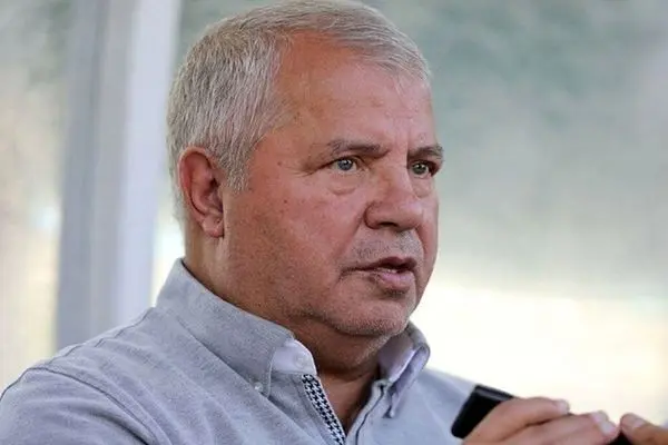 علی پروین و خودروی دوران جوانی اش که آن زمان حکم پورشه داشت! (عکس)