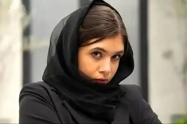 طلاق با بازیگر معروف چه کرد؟ راز خوشحالی دختر بازغی در کنار والدین جدا شده!+ عکس جنجالی