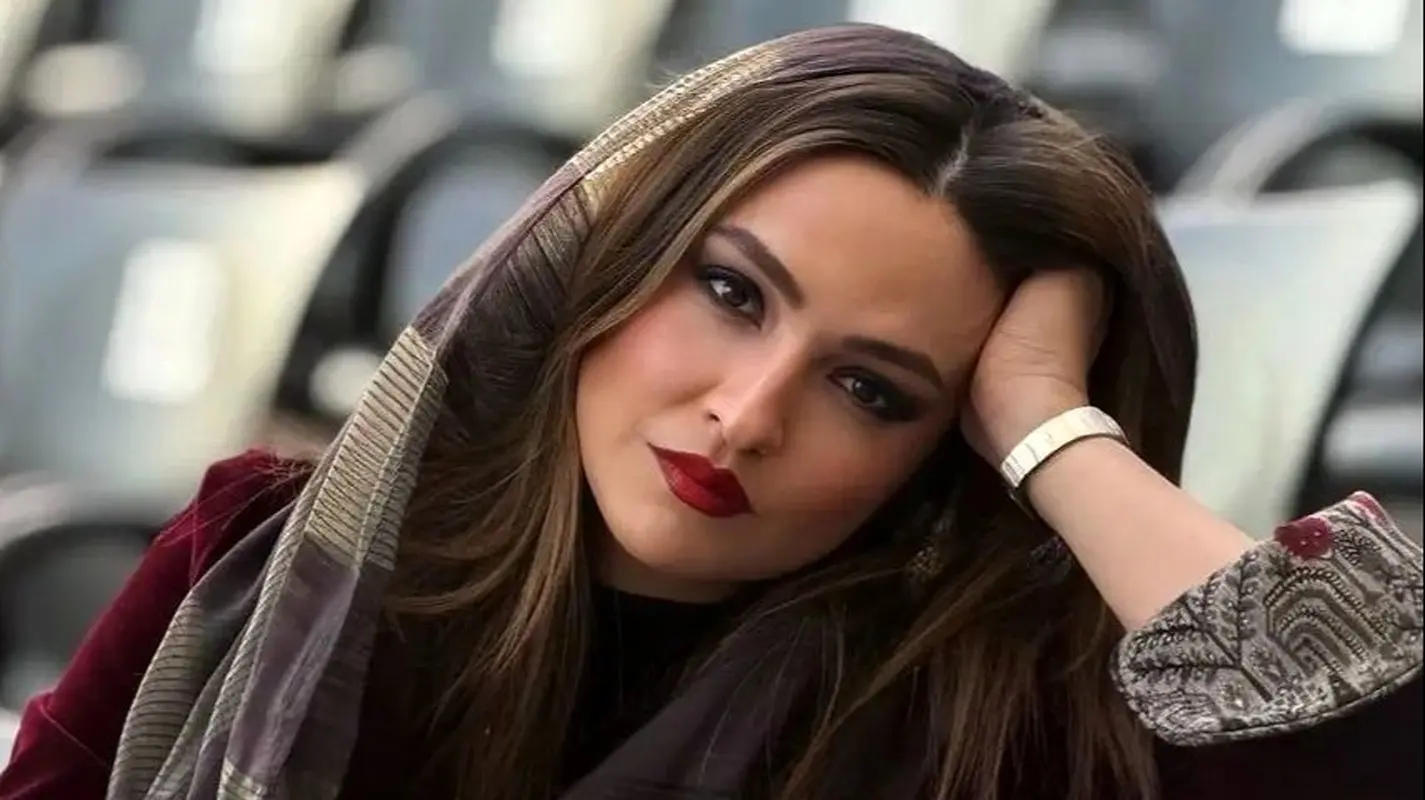 عکسی حیرت آور از گلاره عباسی کنار پارسا پیروزفر/ اینجا 26 ساله بود !