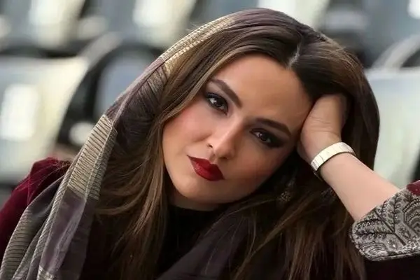 عکسی حیرت آور از گلاره عباسی کنار پارسا پیروزفر/ اینجا 26 ساله بود !