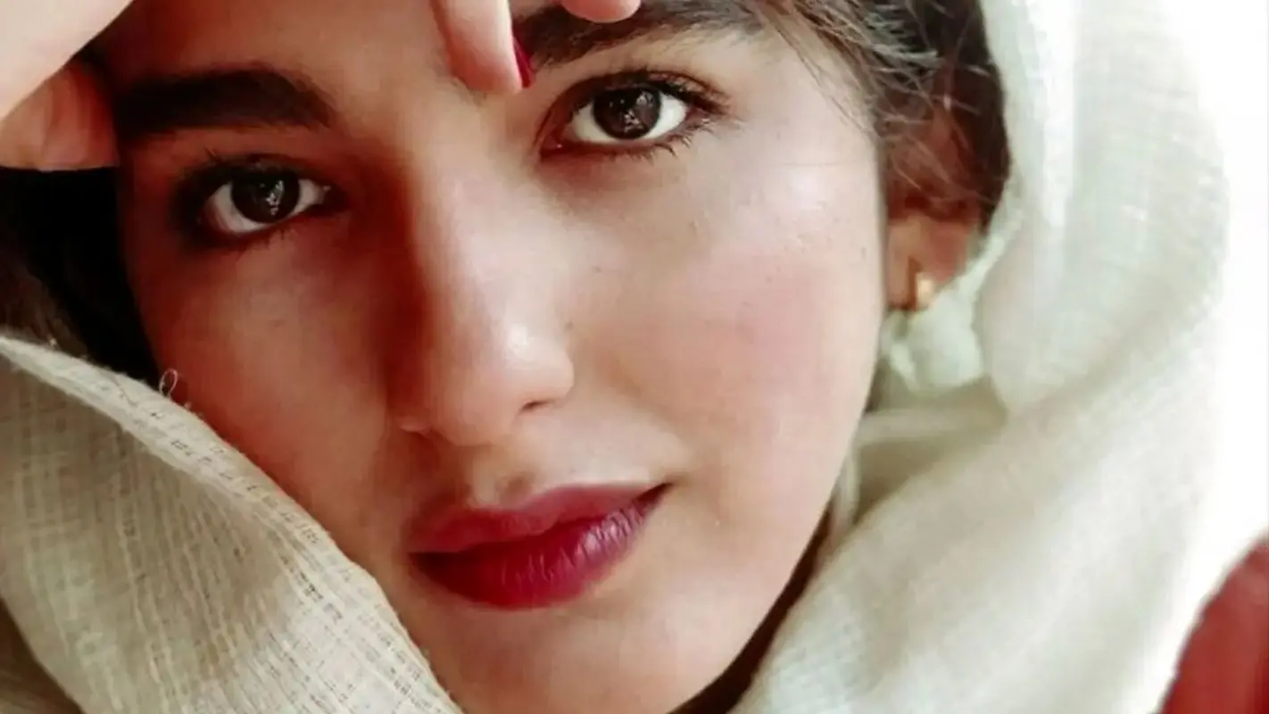 استایل خاص بازیگر مشهور تاسیان با چادر گل‌گلی