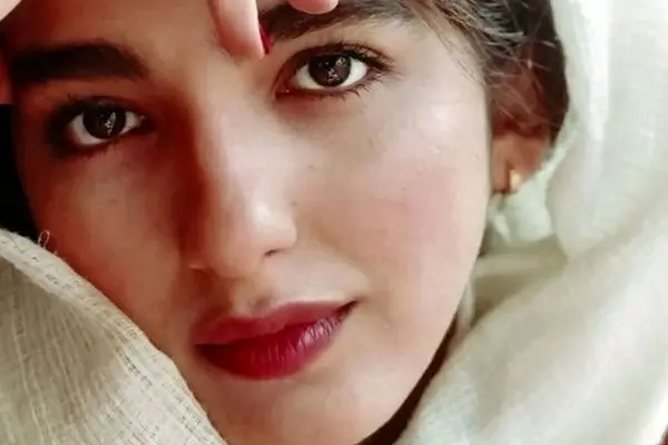 استایل خاص بازیگر مشهور تاسیان با چادر گل‌گلی