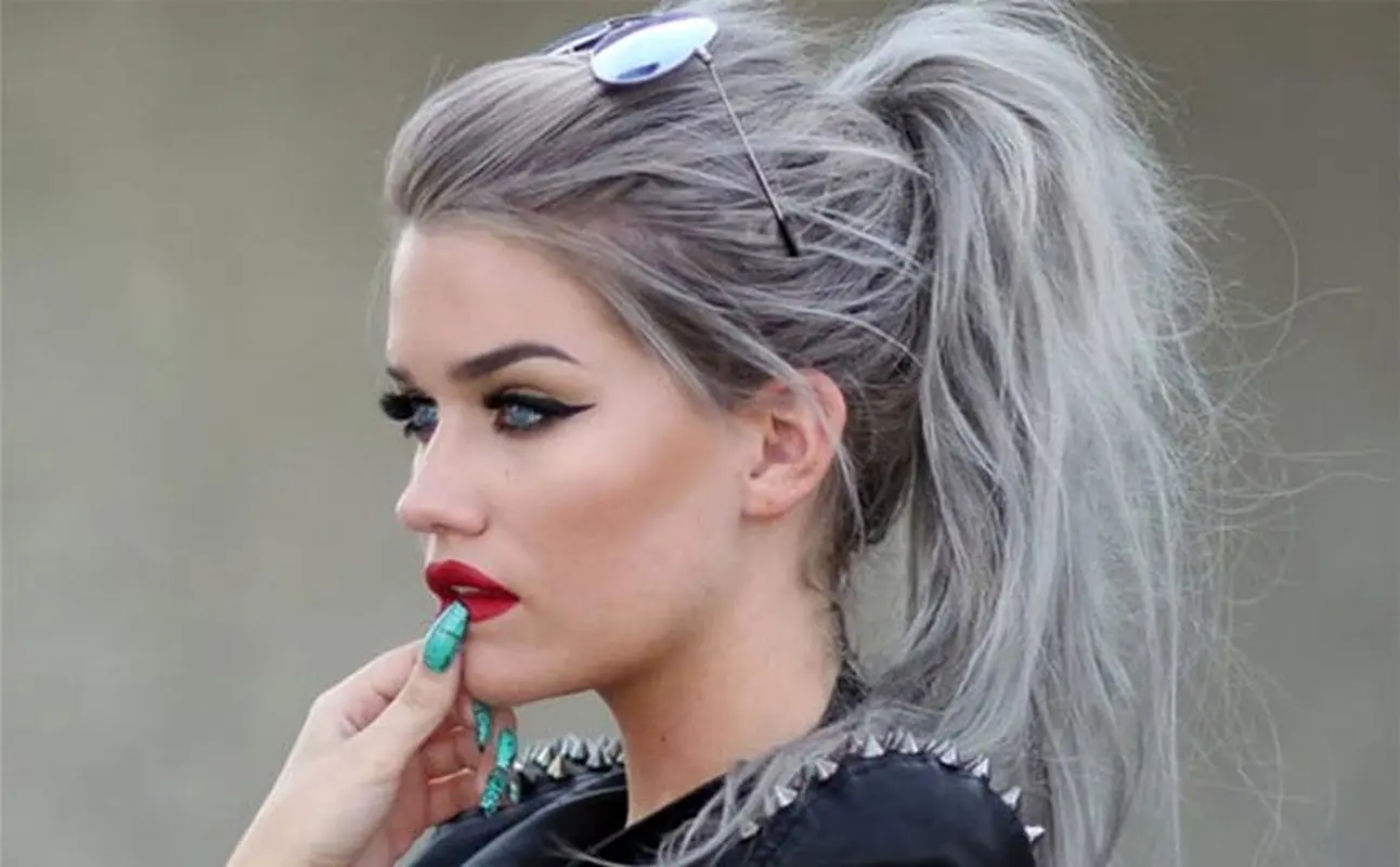 مدل و ایده ترکیب رنگ مو خاکستری نقره ای جدید 2024 برای خانم های خوش سلیقه