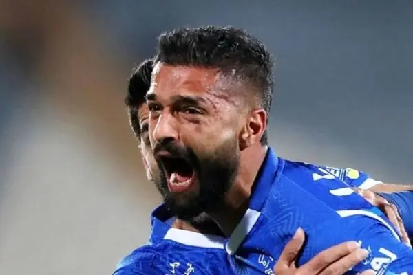 جنجال بزرگ؛ بازیکن استقلال با لیوانی در دست شرایط عادی نداشت؟! (عکس)