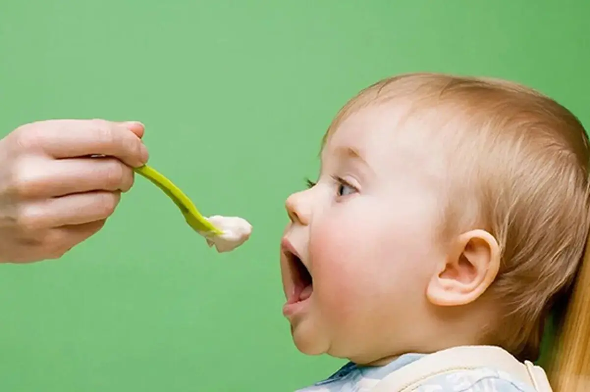 بهترین غذاها برای وزن‌گیری نوزاد