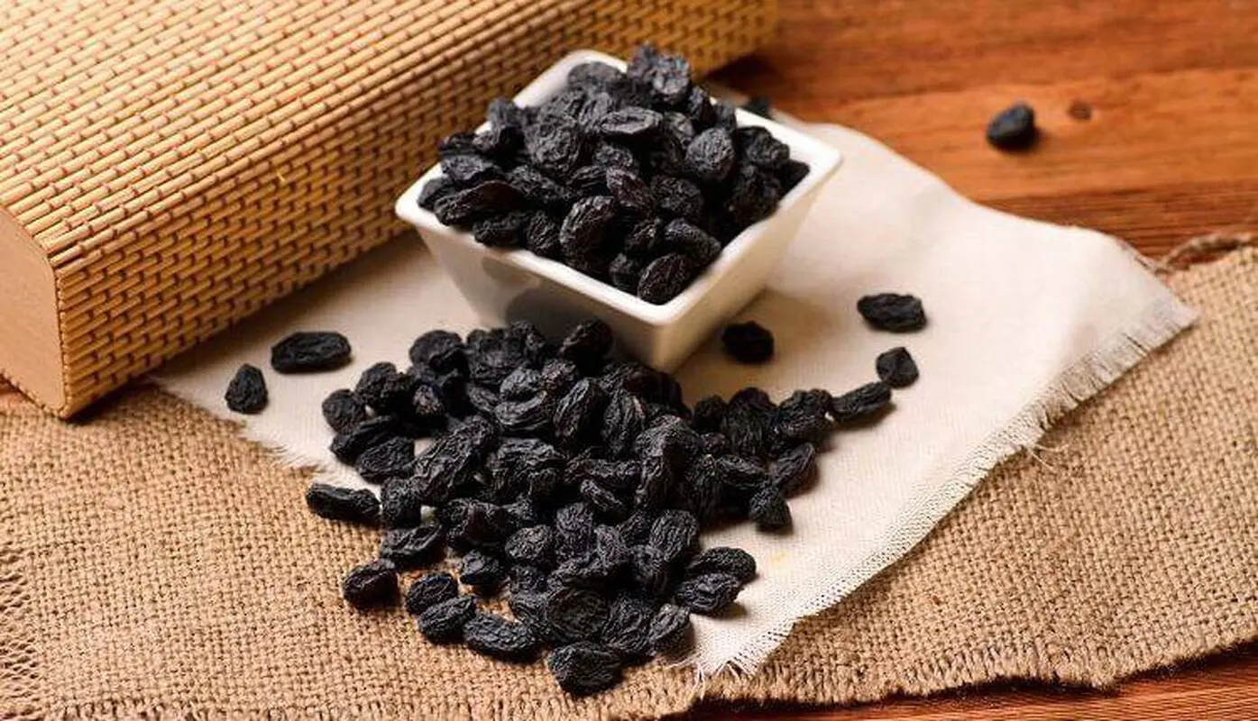 راز خوردن ۲۱ عدد مویز در صبح چیست؟