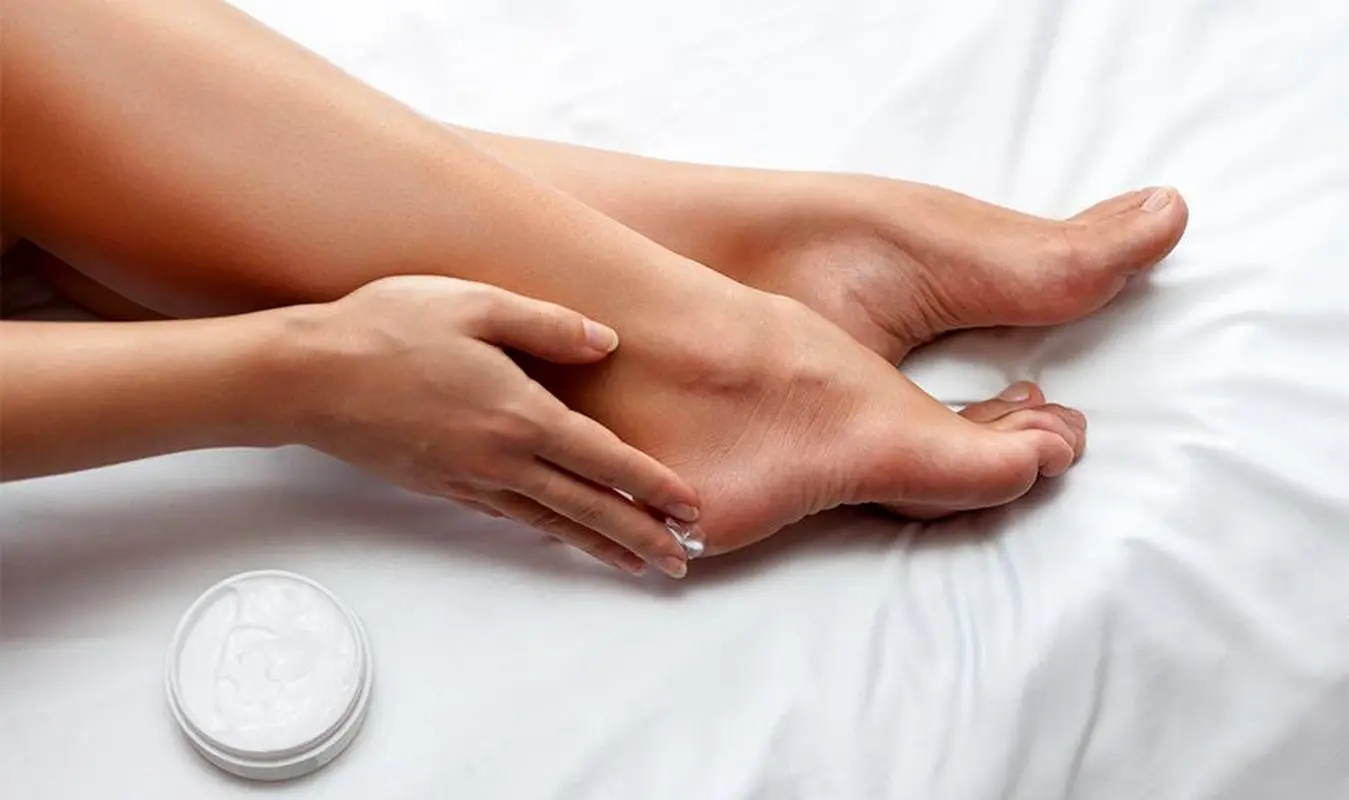 ترک پاشنه‌ پا نشانه کمبود کدام ویتامین است؟