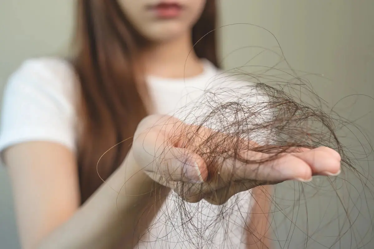 چگونه از نازک شدن و ریزش مو جلوگیری کنیم؟