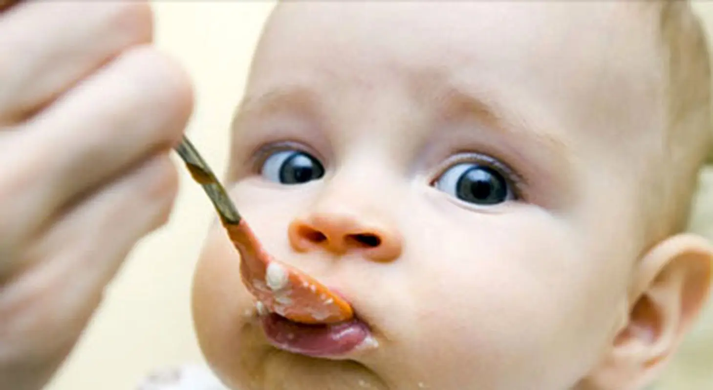 تغذیه نوزاد یک ساله، او را جدی بگیرید