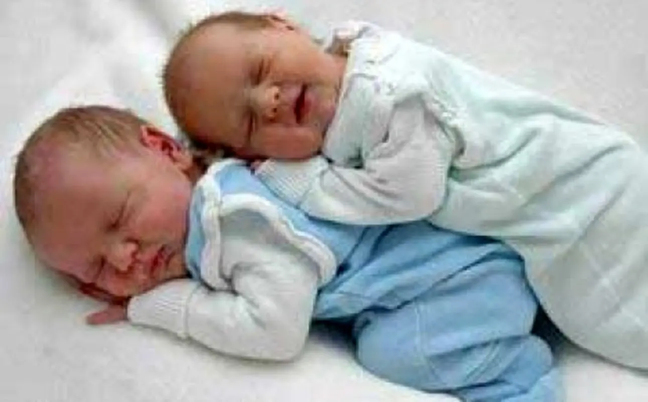 تربیت کودکان دو قلو، ظرافت‌های رفتاری