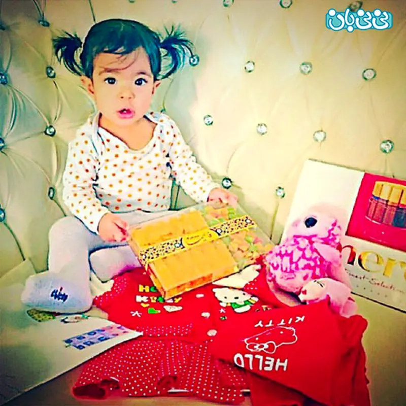 دختر رضا صادقی، کنار هدیه‌‌‌‌های دوست‌دارانش