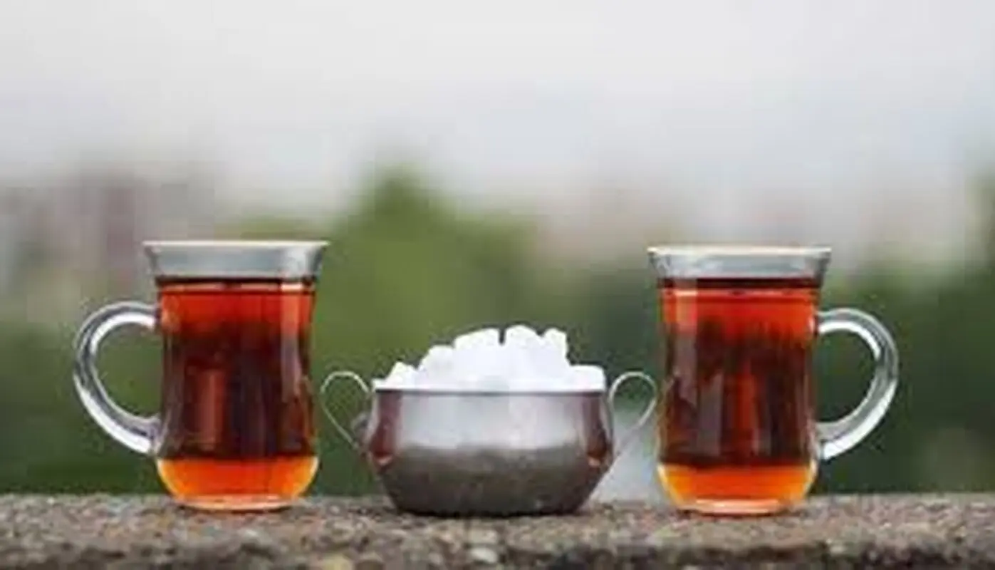 خوردن چای کهنه‌دم چه مضراتی دارد؟