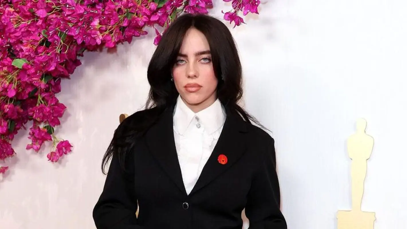 یک استایل غافلگیرکننده دیگر از بیلی آیلیش روی فرش قرمز اکران یک فیلم (عکس)