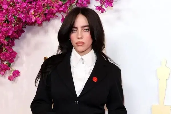 یک استایل غافلگیرکننده دیگر از بیلی آیلیش روی فرش قرمز اکران یک فیلم (عکس)