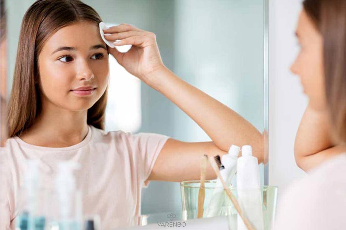 چرا هیالورونیکاسید برای مراقبت پوستی نوجوانان مناسب نیست؟