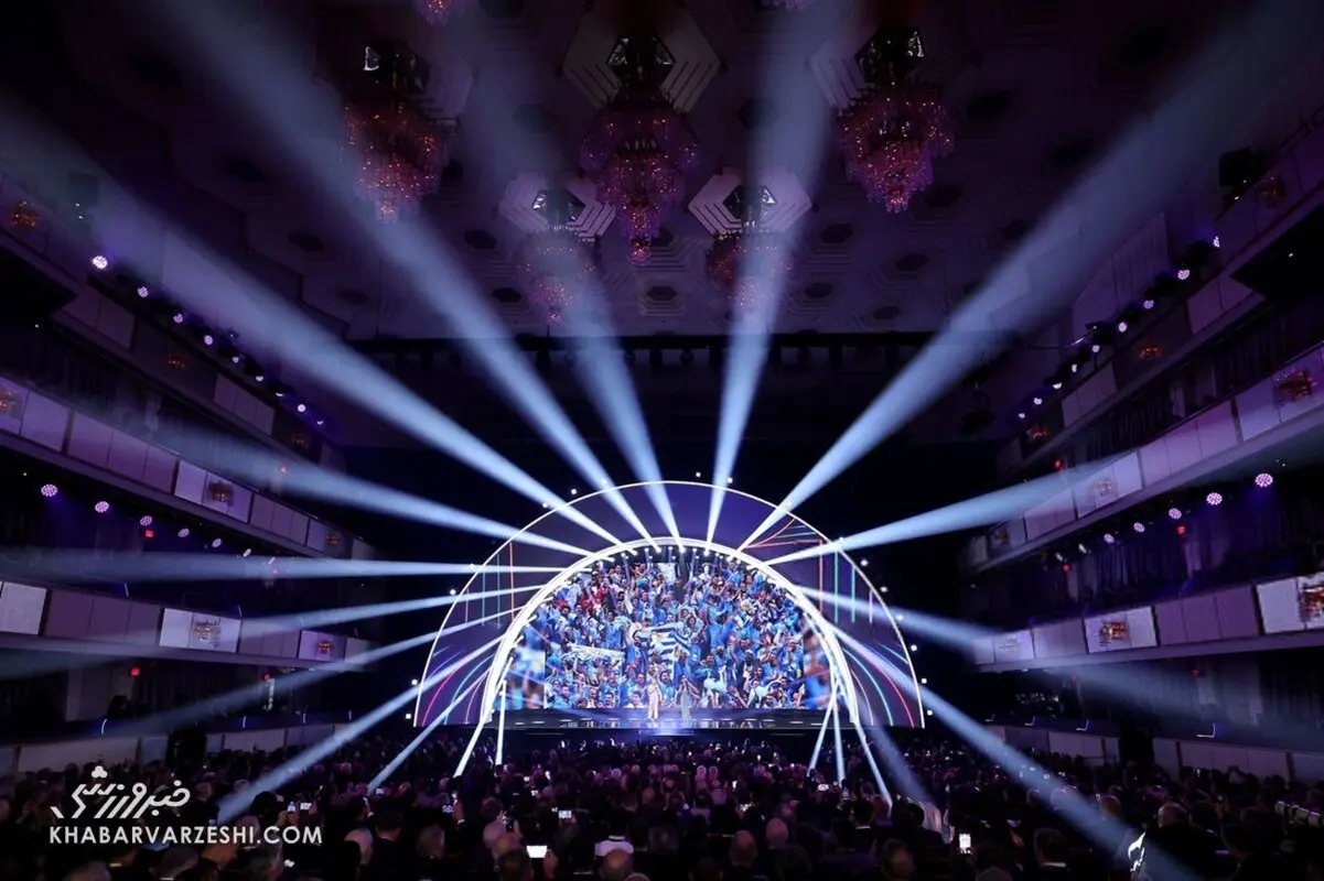 اجرای جنجالی خوانندگان معروف در مراسم قرعه‌کشی جام جهانی ۲۰۲۶ + عکس خواننده مشهور  و نابینای ایتالیایی