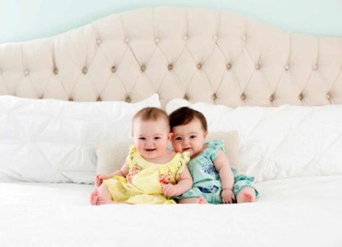 راهنمای لباس پوشیدن دوقلوها، بهترین راه کدام است؟