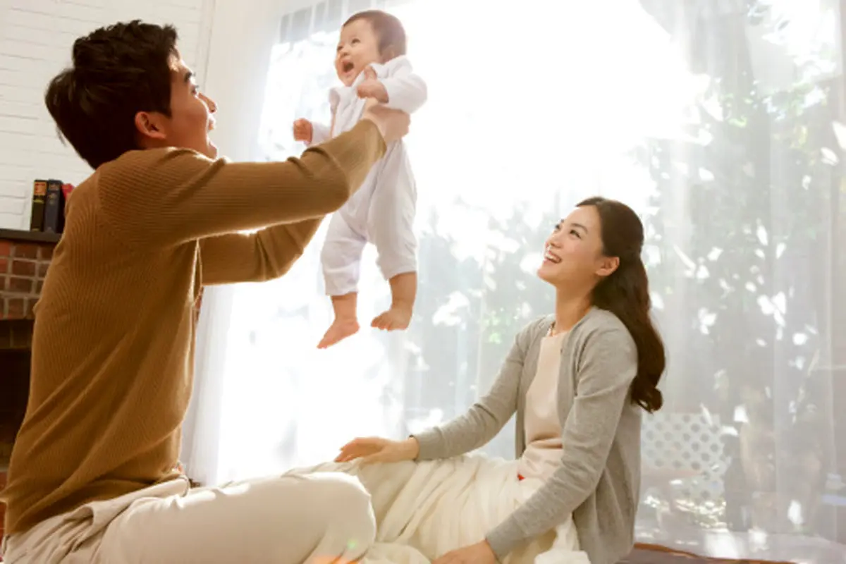 تولد نوزاد جدید، والدین جوان بخوانند