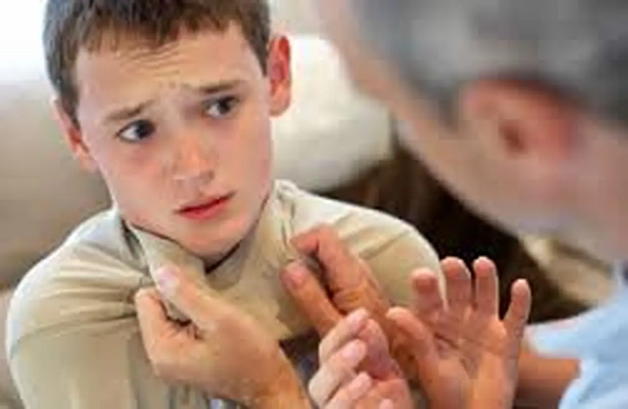 علائم و نشانه های کودک آزاری، کی به پلیس خبر بدیم؟