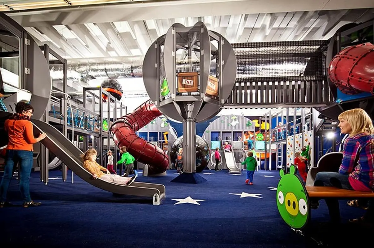 پارک برای کودکان، رودر رویی با پرندگان خشمگین